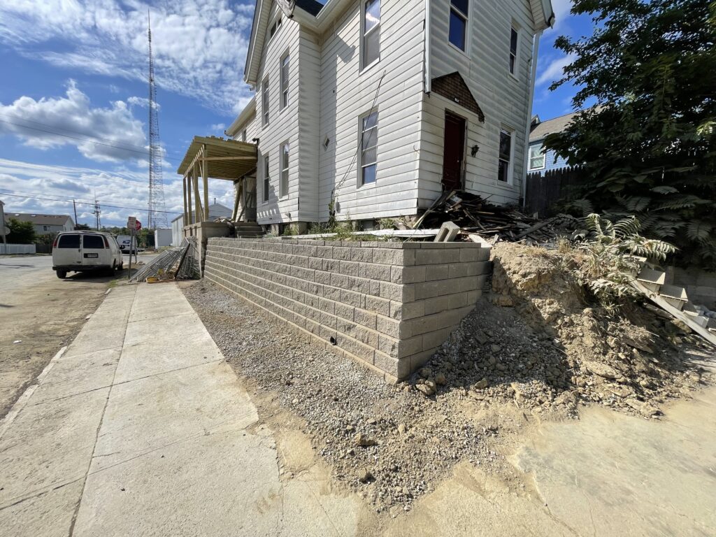 retaining wall contractor